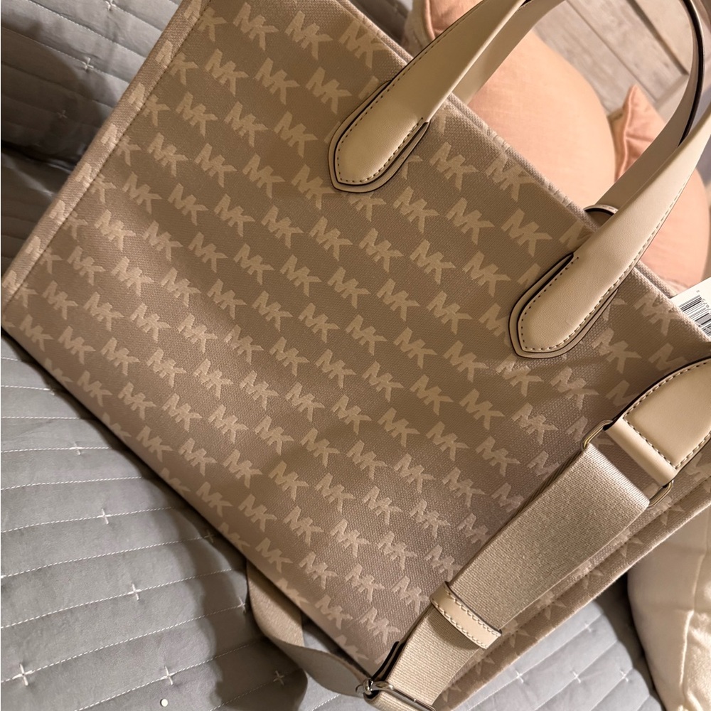 Michael Kors Cream and Tan Shoulder Bag